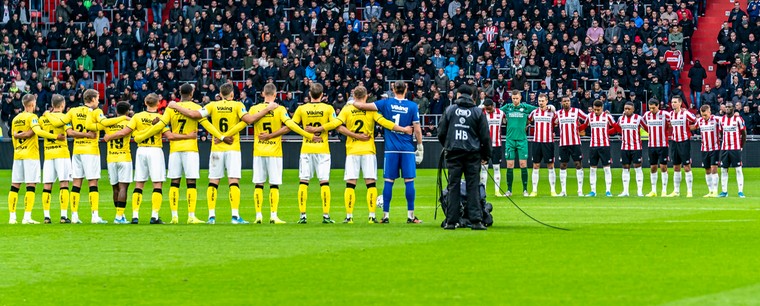 Een minuut stilte op 6 oktober 2019 voor de thuiswedstrijd van PSV tegen VVV-Venlo vanwege het overlijden van de vader van Mo Ihattaren.