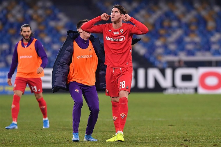 In januari scoorde Dusan Vlahovic tegen Napoli en stak hij zijn vingers ook al in zijn oren. 