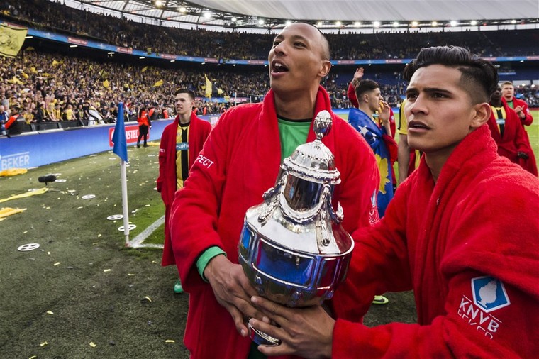 smeren thuis Jolly Drie jaar na de bekerwinst: wat kwam er van de Vitesse-helden terecht? -  Voetbal International