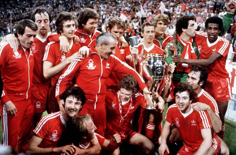 De spelers van Nottingham Forest met hun eerste Europa Cup in 1979, na de 1-0 zege op Malmö FF. Achteraan derde van links staat matchwinner Trevor Francis.