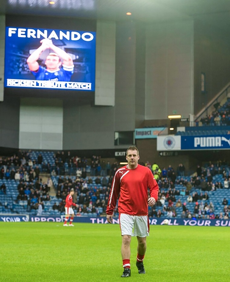 Pedro Ricksen bij Glasgow Rangers tijdens het benefietduel voor zijn broer op Ibrox Park. 