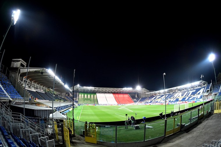 Het Gewiss Stadium in Bergamo was het decor van deze interland, Hans Hateboer speelde dus een thuiswedstrijd. Marten de Roon miste door een schorsing deze wedstrijd in &#039;eigen huis&#039;.