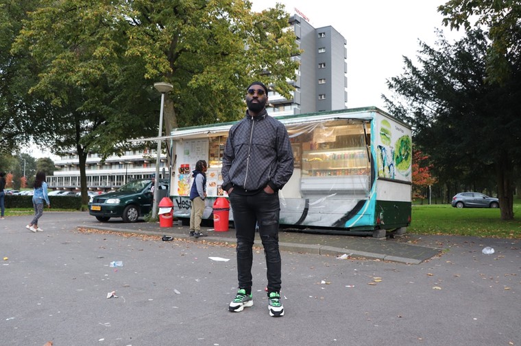 Quincy Owusu-Abeyie in De Bijlmer: ‘Dat belletje van Arsenal kwam compleet uit het niets. Dus ik dacht: gappie, ga jij maar lekker even bidden op je knieën.’ 