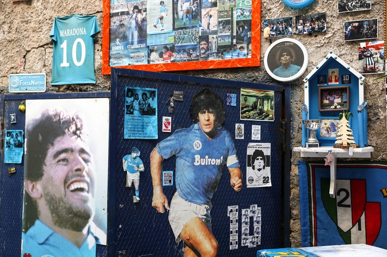 Ook na dertig jaar wordt Maradona in de straten van Napels nog steeds vereerd als een heilige.