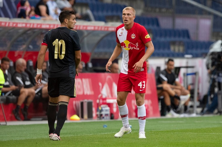 Rasmus Kristensen speelde in de voorbereiding op dit seizoen nog tegen Ajax in een oefenwedstrijd. Dit seizoen is hij basisspeler bij Red Bull Salzburg.