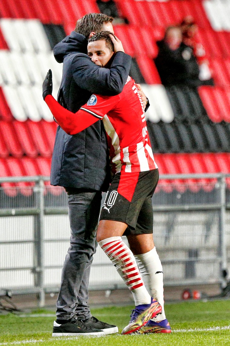 Op 13 december 2020 vlogen Mo Ihattaren en Roger Schmidt elkaar nog in de armen, nadat de PSV’er tegen FC Utrecht voor het eerst sinds een jaar weer had gescoord. 