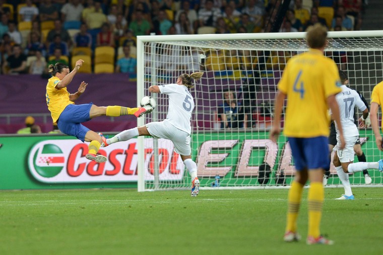 De laatste EK-goal van Zlatan, in 2012 tegen Frankrijk. 