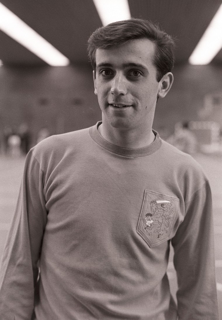 De nog piepjonge Willy van der Kuijlen die uiteindelijk slechts 22 interlands (7 goals) zou spelen.