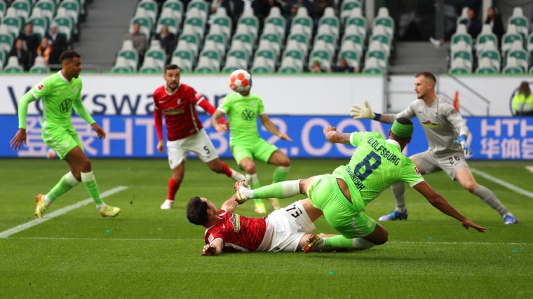 Wolfsburg probeerde het veelvuldig, maar kreeg de bal niet achter Mark Flekken 