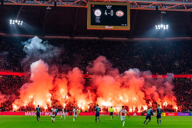 Er vonden ook geslaagde sfeeracties plaats tijdens Ajax - PSV.