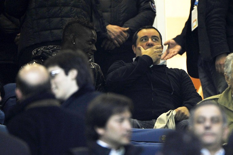 Op de tribune met Mario Balotelli in 2010.