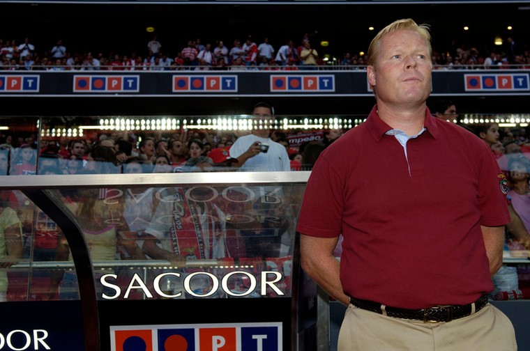 Ronald Koeman als trainer van Benfica in het seizoen 2005/06.