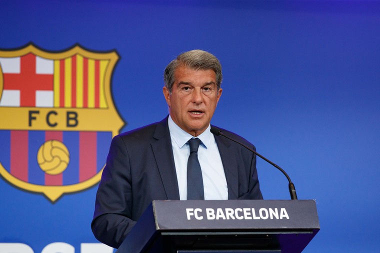 Op de lange termijn betaalt FC Barcelona een nogal hoge prijs. Immers, de club moet nu 25 jaar lang een kwart van de tv-inkomsten afstaan.