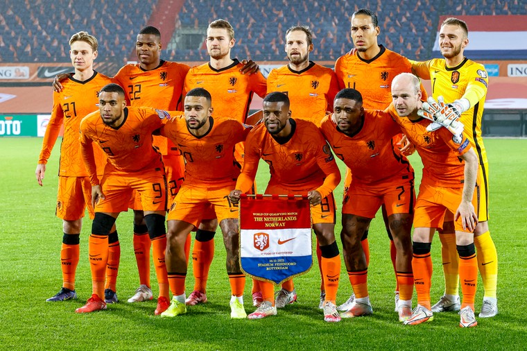 Van het Nederlands elftal dat zich op 16 november vorig jaar verzekerde van een WK-ticket, gaat naar verwachting een ruime meerderheid van club wisselen deze transferperiode.