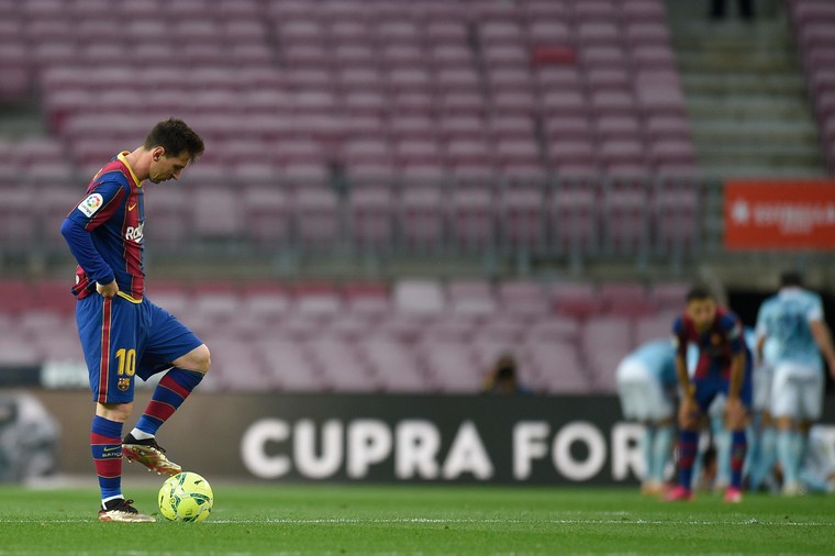 Een eenzame Messi tijdens zijn laatste minuten voor Barcelona.