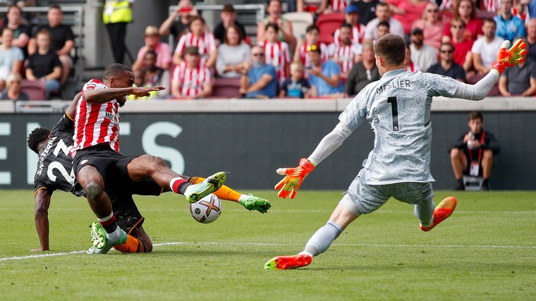 Luis Sinisterra veroorzaakte zaterdag een penalty, voordat hij zelf scoorde. 