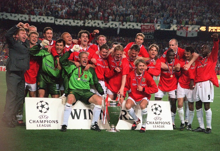 Het winnende elftal van Manchester United in 1999. Herken jij de twee Nederlanders?