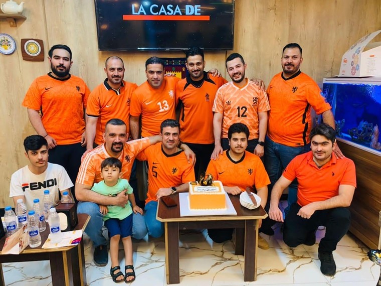 Een deel van de Irakese Oranje-fanclub. 