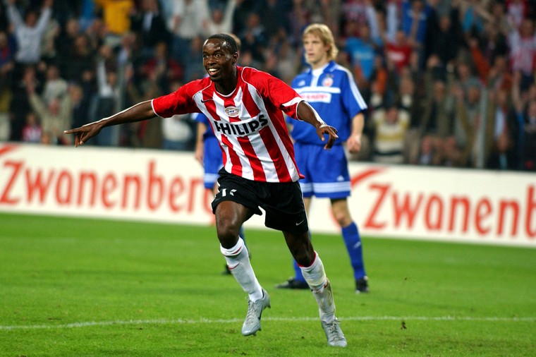 Beasley nadat hij scoort voor PSV in de Champions League-voorronde tegen Rode Ster Belgrado in 2004/2005.