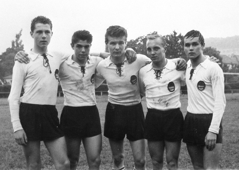Franz Beckenbauer (links) in 1959 als speler van SC 1906 München, vlak voordat hij naar Bayern ging.