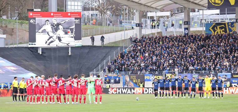 In het Ludwigspark van FC Saarbrücken passen zo&#039;n 16 duizend toeschouwers. De club speelde dit seizoen alleen maar thuiswedstrijden in het bekertoernooi en ook de halve finale wordt ook afgewerkt in Saarbrücken.