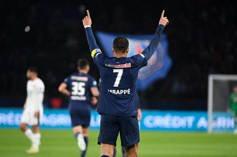 Kylian Mbappé keert Paris Saint-Germain na dit seizoen de rug toe, hij verlaat de club op transfervrije basis.