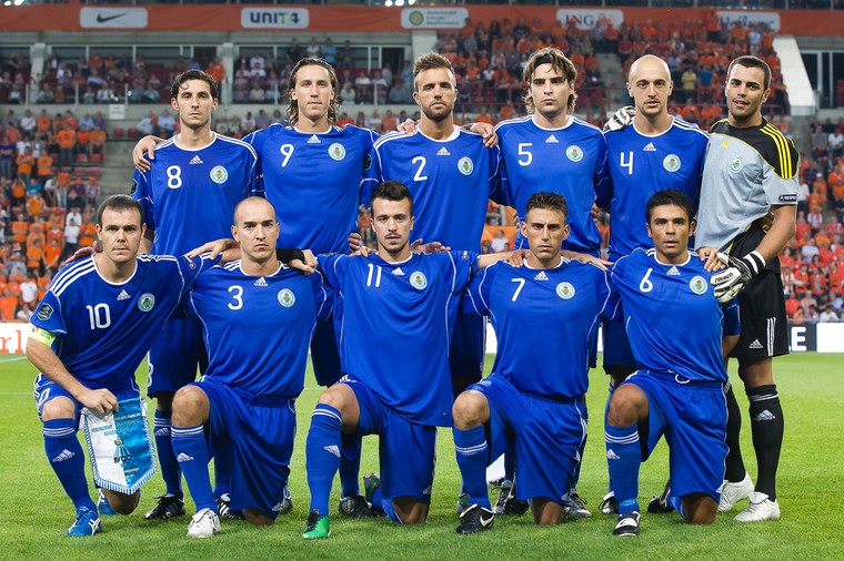 Het elftal van San Marino dat in 2011 met 11-0 verloor van Oranje. De speler met nummer 11 is Matteo Vitaioli.