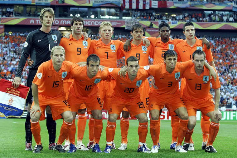 De opstelling van Oranje voor het WK-duel met Argentinië in 2006, toen bondscoach Marco van Basten behoorlijk rouleerde.