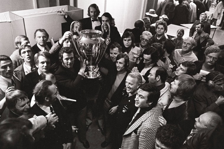 Het Ajax van Stefan Kovács viert de Europa Cup I-winst van 1972.