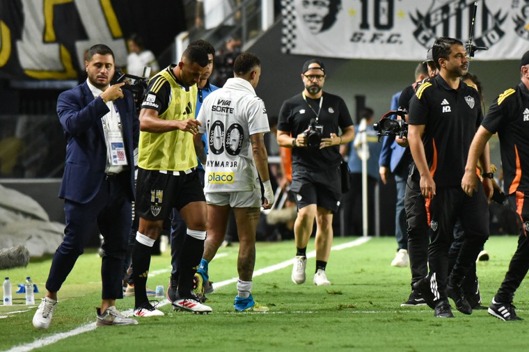 Neymar met rugnummer 100.