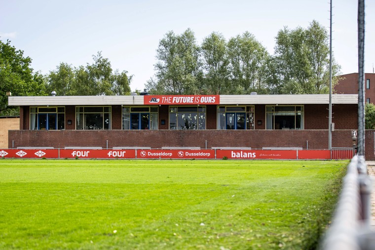 Het tijdelijke trainingscomplex van AZ.