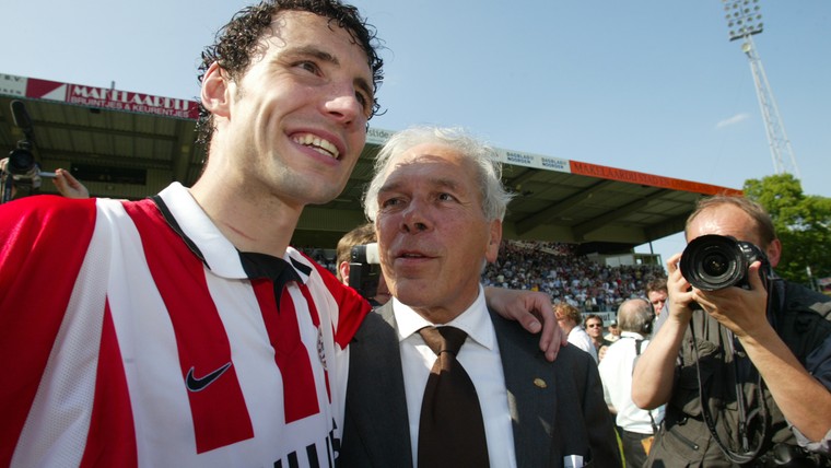 PSV verliest een van zijn grootste iconen: Harry van Raaij