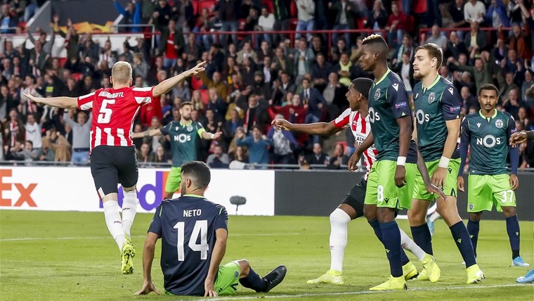 PSV toont op weg naar Ajax ook zijn kwetsbare kant