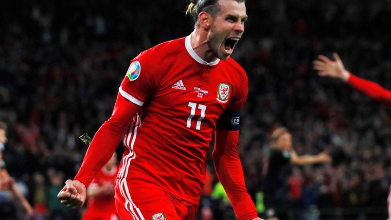 Wales mag nog hopen dankzij Bale, Milik helpt Polen naar EK