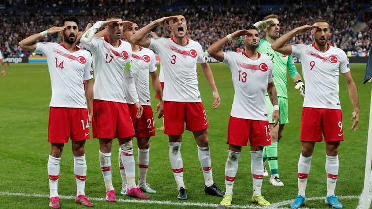 Turks elftal zorgt opnieuw voor ophef met militair saluut