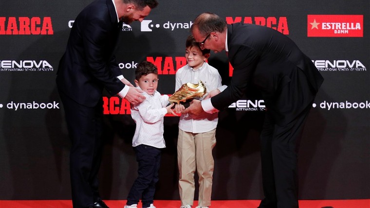 Messi krijgt Gouden Schoen van zoons en benadrukt belang van La Liga