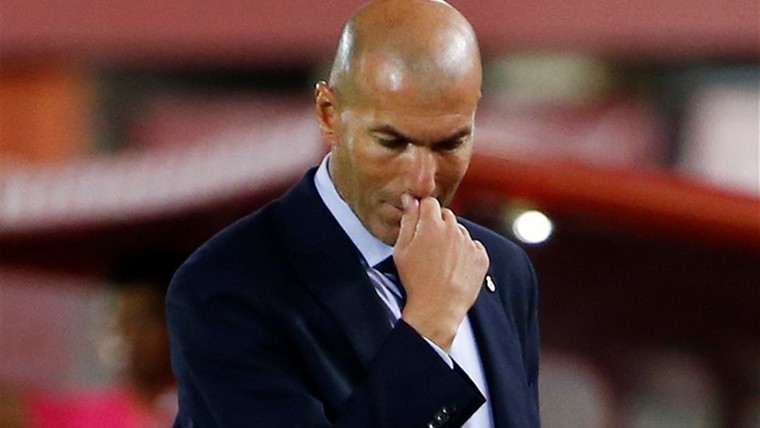 Zeer zwak Real Madrid verliest koppositie aan Barcelona