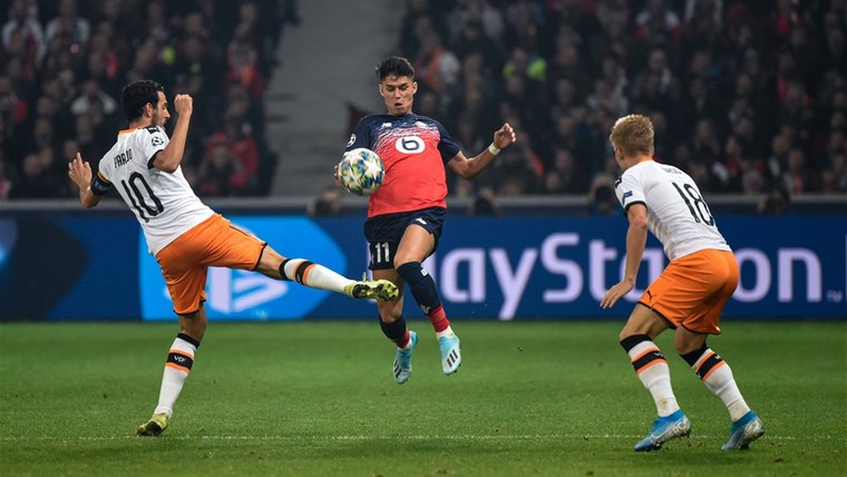Valencia lijdt op valreep duur puntenverlies in groep van Ajax