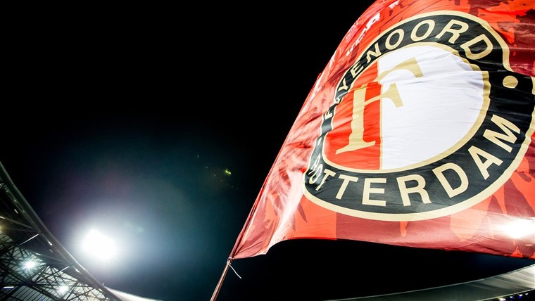 Woedende Feyenoord-fans wachten spelersbus op na Klassieker-debacle