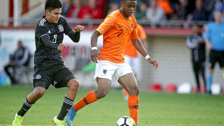 Hattrick hero Hansen schiet Oranje naar kwartfinale WK Onder-17