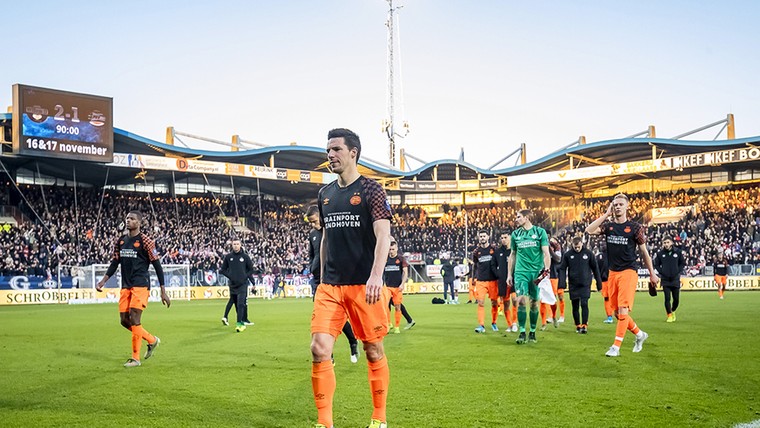 Van Bommel maakt zichzelf kwetsbaar bij zwalkend PSV