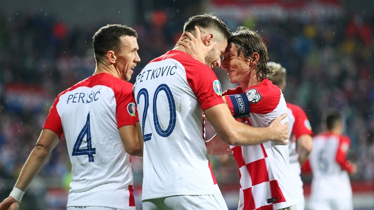 Ongekend spannend slot in Groep E, Kroatië na comeback naar EK