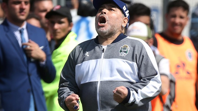 Onnavolgbare Maradona is twee dagen na vertrek alweer terug