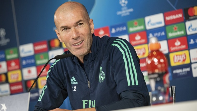 Zidane flirt doodleuk verder: 'Ik ben een beetje verliefd op Mbappé'