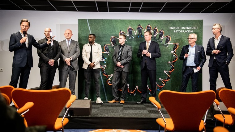 Kabinet en KNVB presenteren aanvalsplan tegen racisme in voetbal