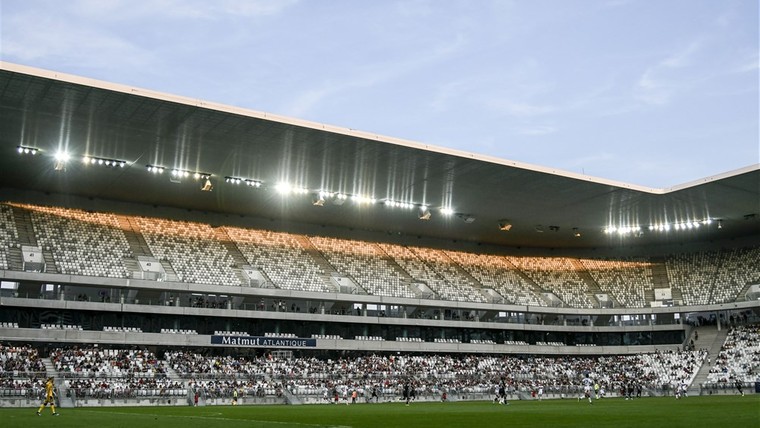 Bordeaux-bestuur zwicht voor woedende fans na veldbestorming