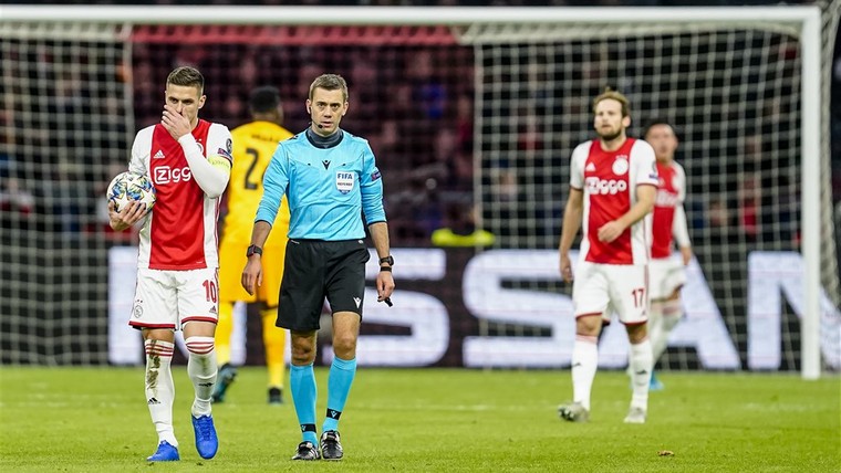 Tijdrekken loont: zoveel minuten verloor Ajax tegen Valencia
