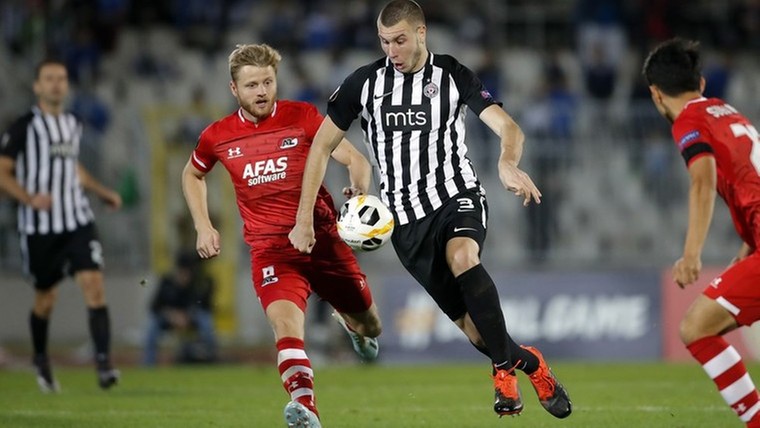 Ajax en PSV kunnen streep zetten door Pavlovic