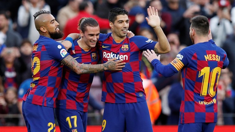 Messi en Suárez sturen Barcelona freewheelend de kerst in