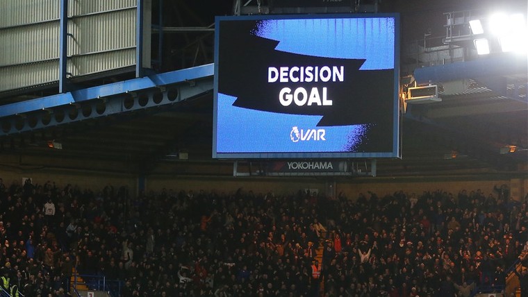 VAR-beslissing wekt onbegrip in Premier League: 'Absurd'